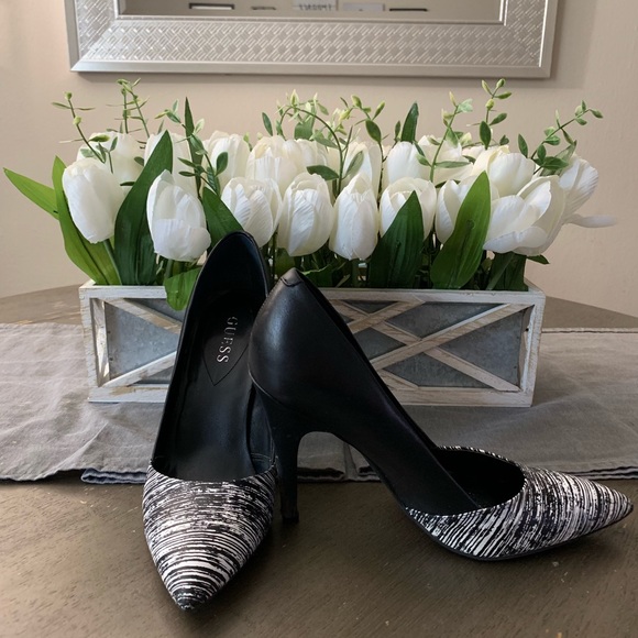 Black and White Guess Shoes - Picture 2 of 3